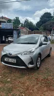 Toyota Vitz 1.5 FWD Hybrid 2018 Grey - 2