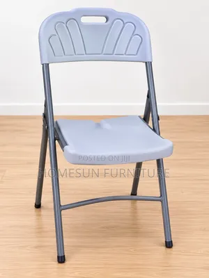 Kiti cha Kukunja - Kiti cha Plastiki Nyeupe chenye Fremu ya Chuma