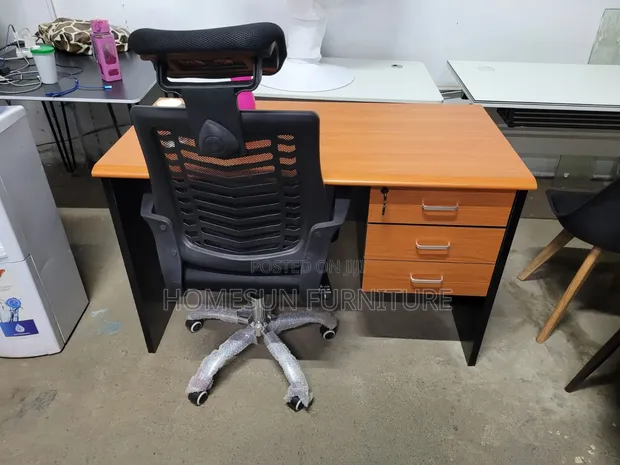 Ofisi ya Afisa Desk na Kiti cha Ergonomic - Kipya Kabisa - 1
