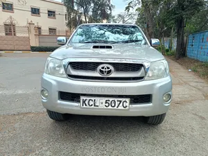 Toyota Hilux Double Cabin 2012 Grey