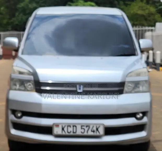 Toyota Voxy 2006 Silver - 1