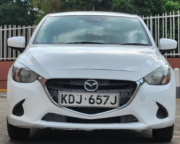 Mazda Demio 2016 Nyeupe - 1