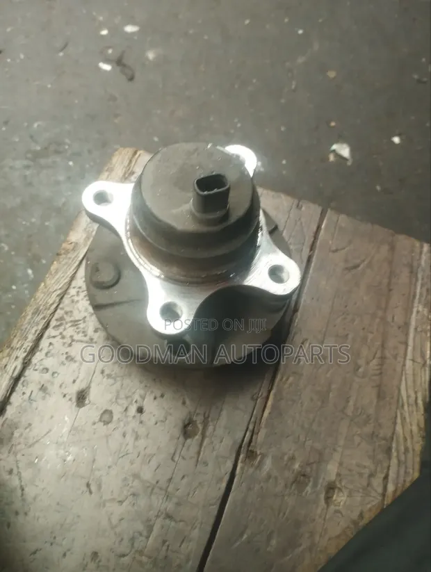 Toyota Mark X 2WD Rear Hub - 1
