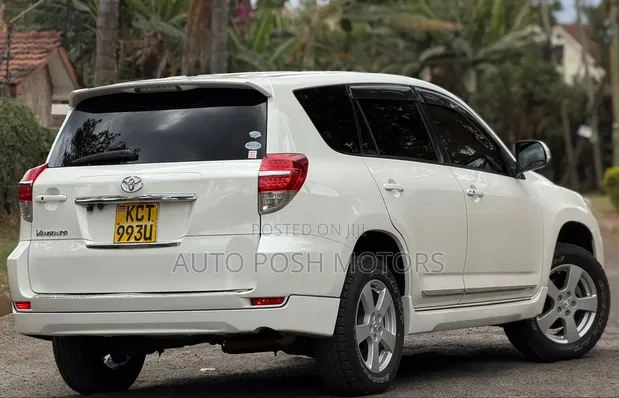 Toyota Vanguard 2012 Nyeupe - 1