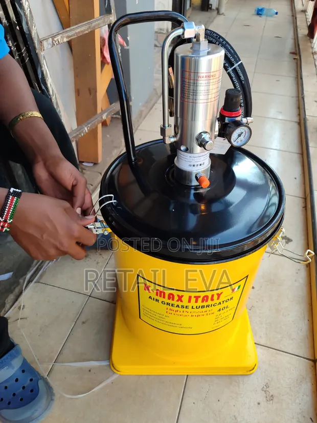 Kmax Pneumatic Grease Bucket 40L - 1