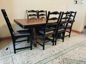 Meza ya Chakula na Viti Sita