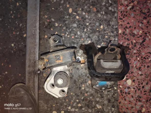Toyota Probox Engine na Gearbox Mount - 1
