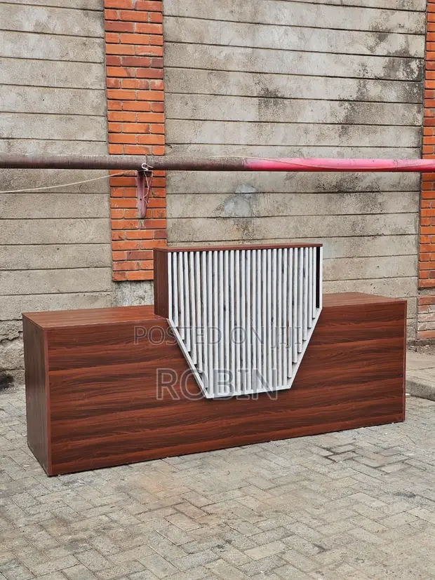 Dawati la Mapokezi na Grills (1.4m) - 1