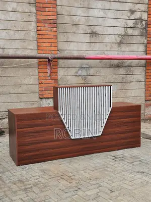 Dawati la Mapokezi na Grills (1.4m)