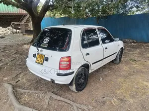 Nissan March 2004 Nyeupe