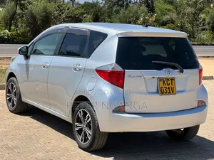 Toyota Ractis 1.5 FWD 2012 Silver