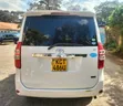 Toyota Noah 2011 Nyeupe - 2