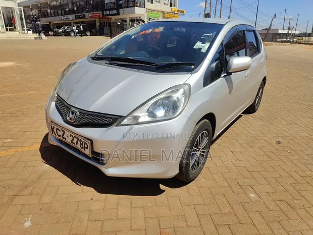 Honda Fit Automatic 2012 Silver - 1