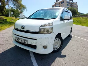 Toyota Voxy Z G's 2WD 8-Seater 2012