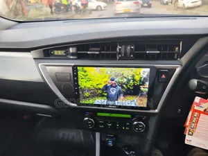 Toyota Auris 2013 Nyeupe