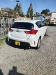Toyota Auris 2013 Nyeupe - 4