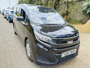 Toyota Noah 2.0 FWD (Viti 7) 2017