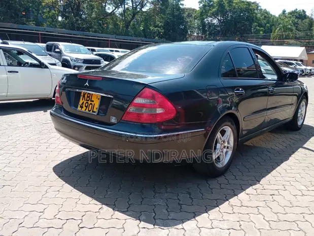 Mercedes-Benz E280 2010 Black - 1