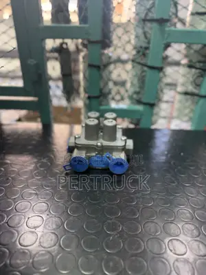 Sinotruk Howo H2/H3 Four Way Valve