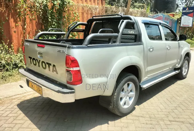 Toyota Hilux Double Cab 2011 Brown - 1