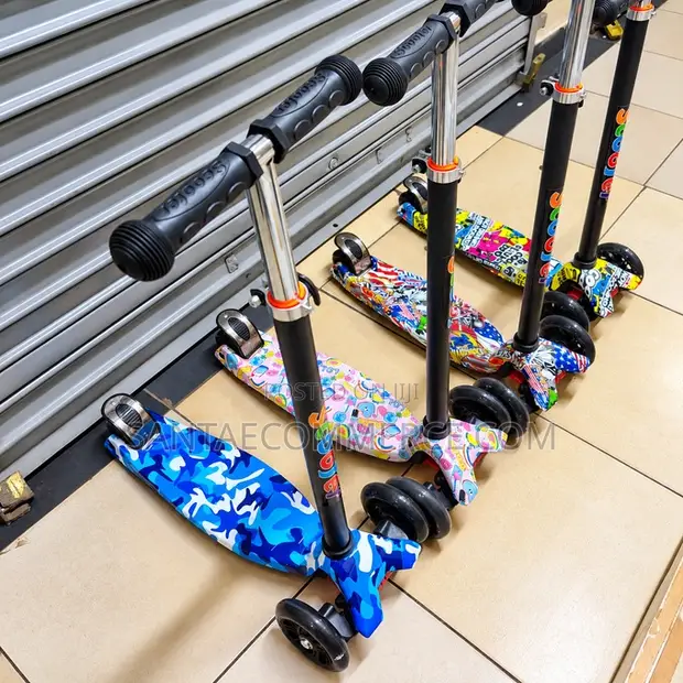Kids 3-Wheel Adjustable Scooter - 1