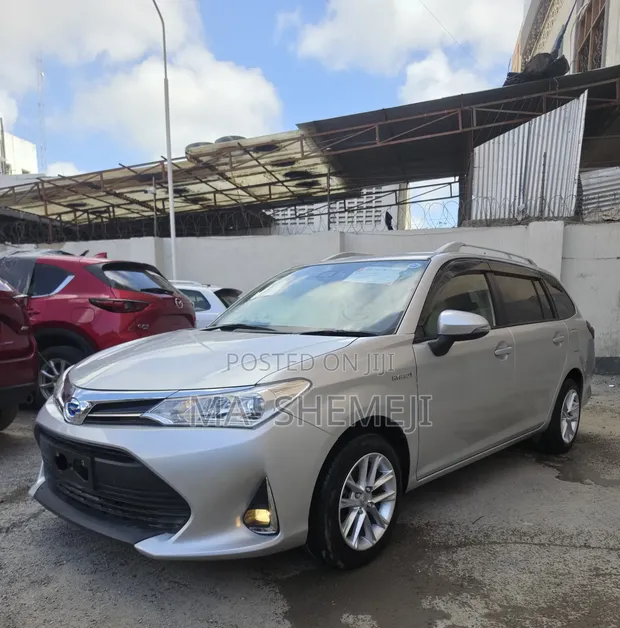 Toyota Corolla Fielder 1.5 Hybrid FWD 2020 Silver - 1