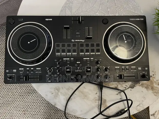 Pioneer DJ DDJ-REV1 2-Deck Serato DJ Controller Nyeusi - 1
