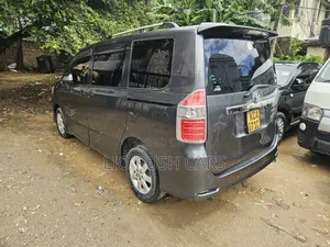Toyota Noah 2009 Kijivu