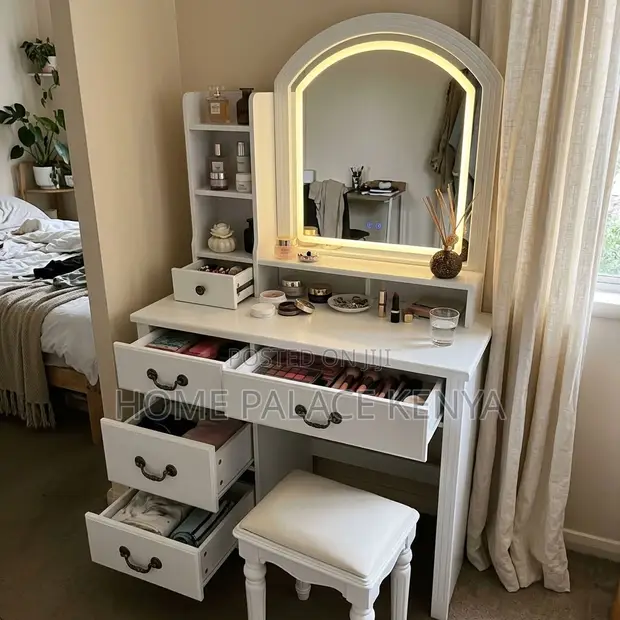 5-Drawer Vintage LED Dressing Table - 1