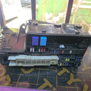 Toyota Hilux Fuse Box - Petrol