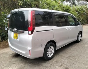 Toyota Noah 2015 Silver