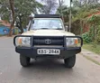 Toyota Land Cruiser 2013 Yellow - 1