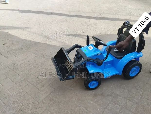 BABY LOOVI 4 Wheel Moving Car - Brand New - 1