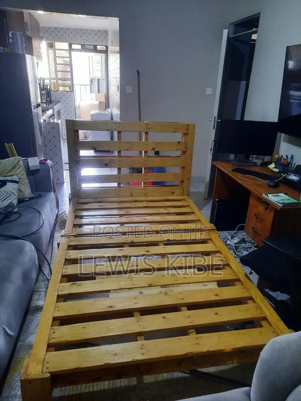 Pallet Bed with Detachable Headboard (4x6) - 1