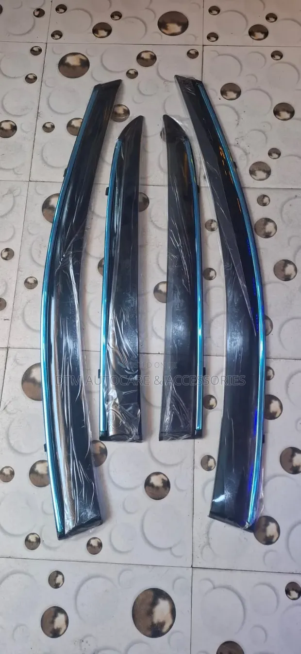 Original Windbreaker Nissan Tiida Saloon - 1