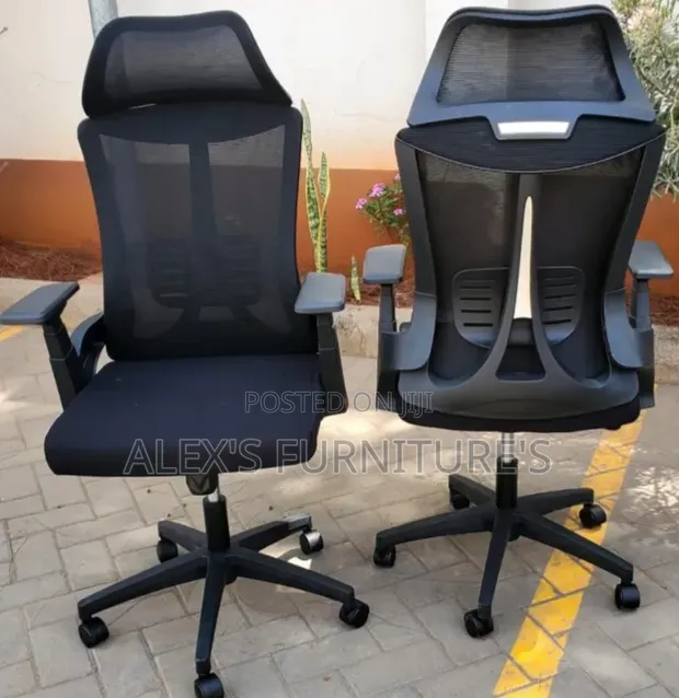 Boss Office Products Plastic Office Chairs x2 - 1