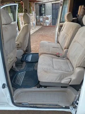 Toyota Noah 2005 Nyeupe