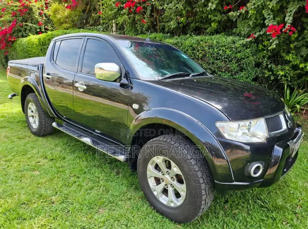 Mitsubishi L200 Double Cab 2.5 180hp 4WD 2011 Nyeusi - 1