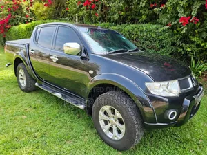 Mitsubishi L200 Double Cab 2.5 180hp 4WD 2011 Nyeusi