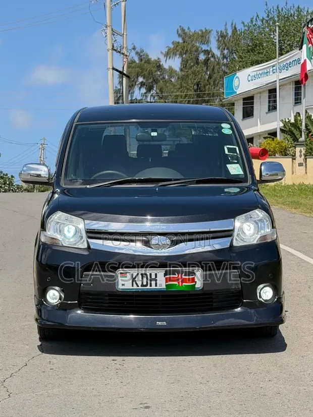 Toyota Sienta 2015 Nyeusi - 1