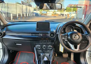 Mazda Demio 2015 Nyeupe