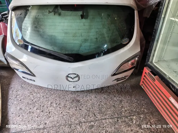 Bega la Nyuma la Mazda Axela 2012 - 1