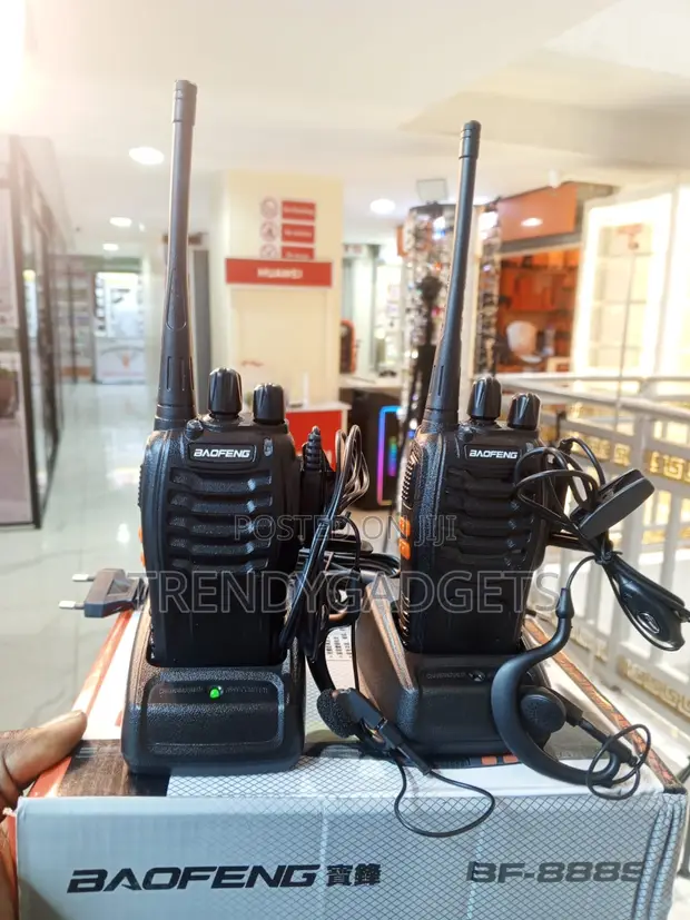 Baofeng BF-888S Professional UHF Walkie Talkie with Charger - 1