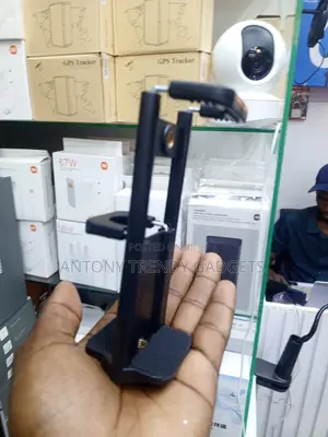 Kishikilia Simu na Kompyuta Kibao Nyeusi Kinachoweza Kurekebishwa kwa Tripods