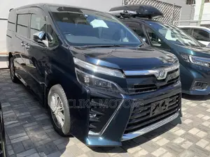 Toyota Voxy X 2WD 7-Seater 2019 Kijani