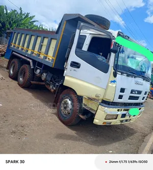 Isuzu CXZ Lori la Mchanga - Halijawahi Kupata Ajali
