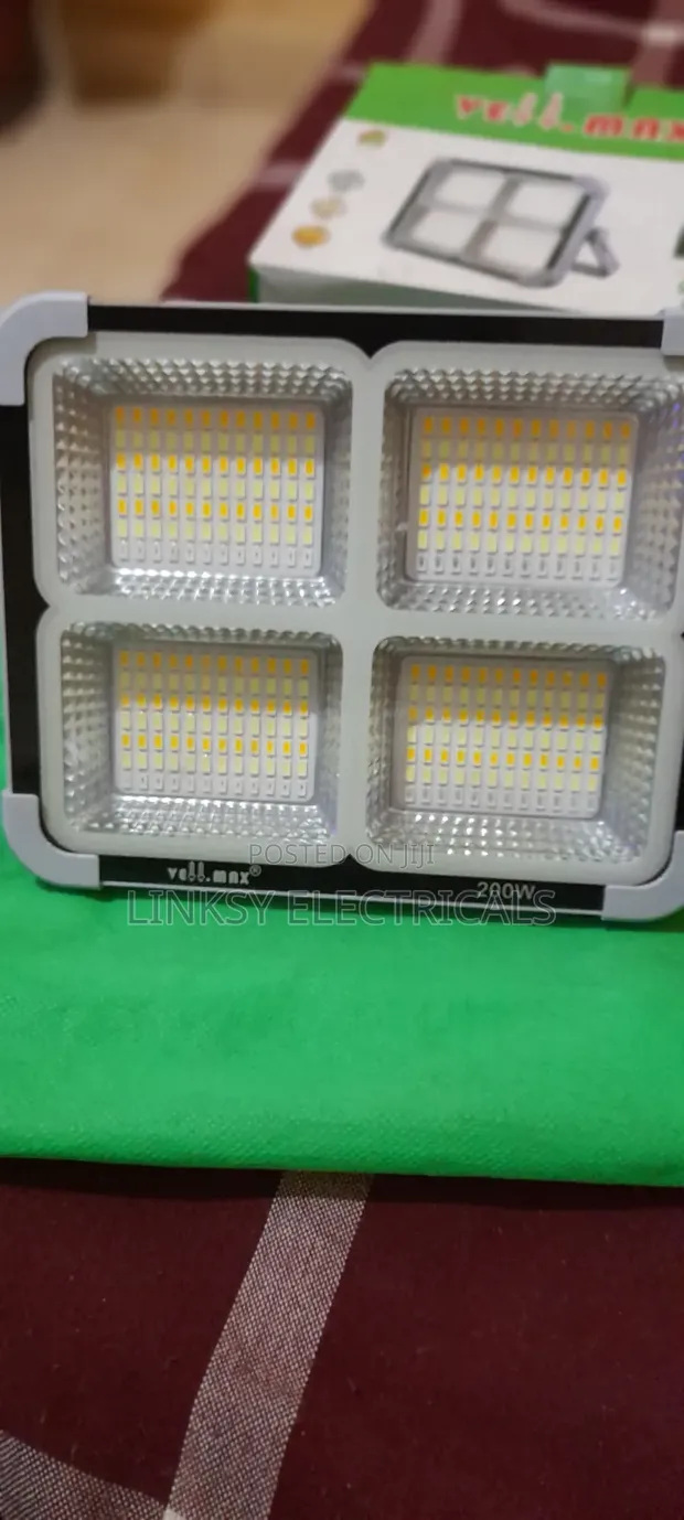 200W Rechargeable Floodlight with Solar Backup - 1