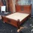 Kitanda cha Queen Size cha Mahogany - 2