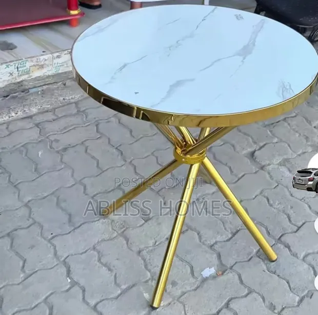 Modern Round Table with Marble Effect - 1