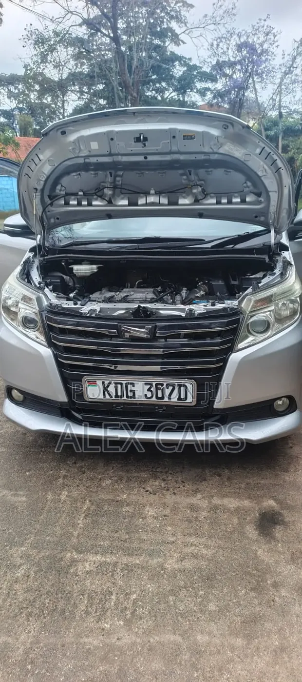 Toyota Noah 2015 Silver - 1